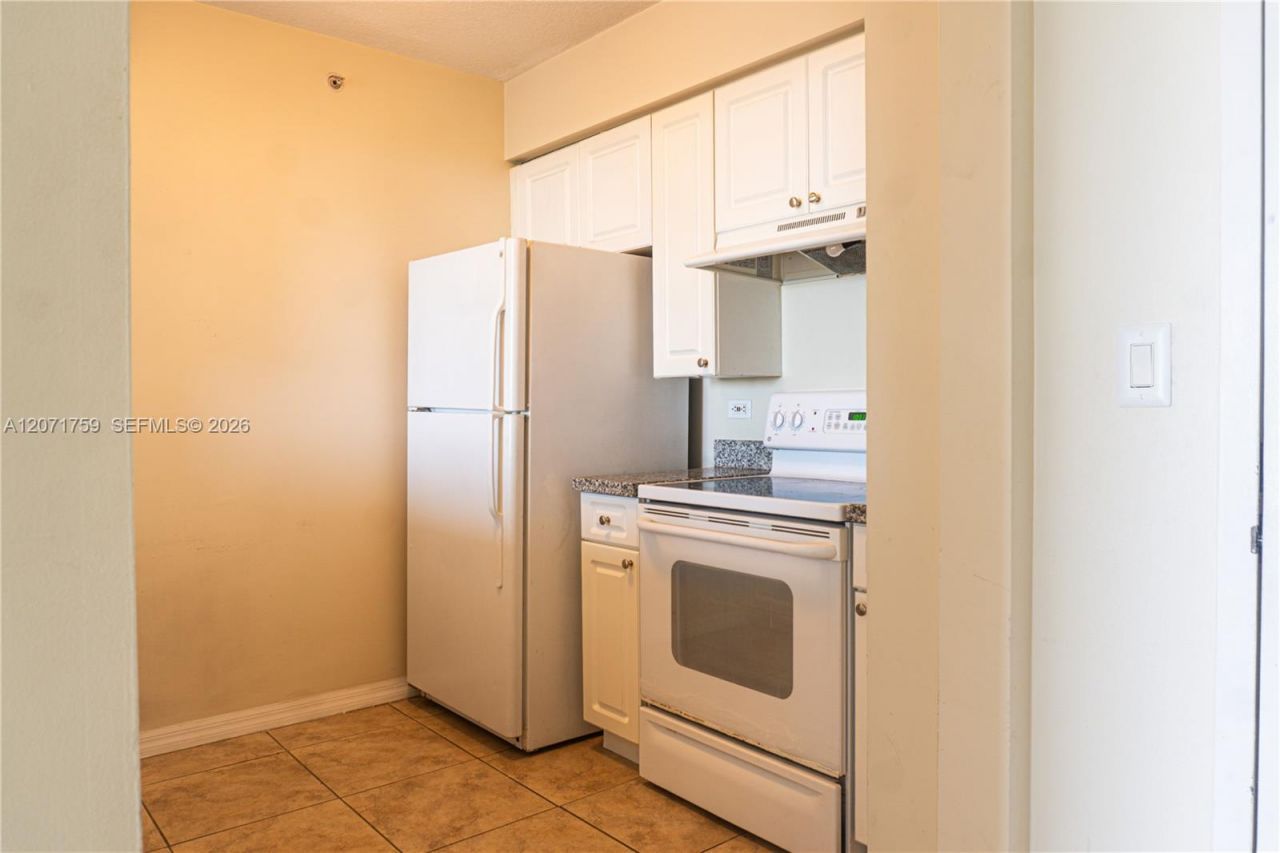 900 SW 8th St, Unit 1503, Miami, FL 33130 Photo