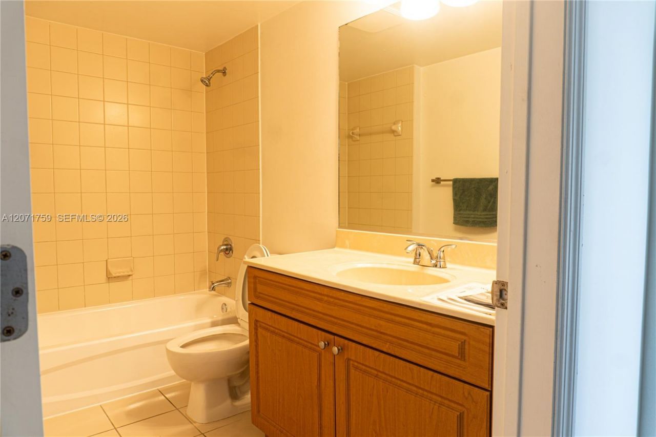 900 SW 8th St, Unit 1503, Miami, FL 33130 Photo