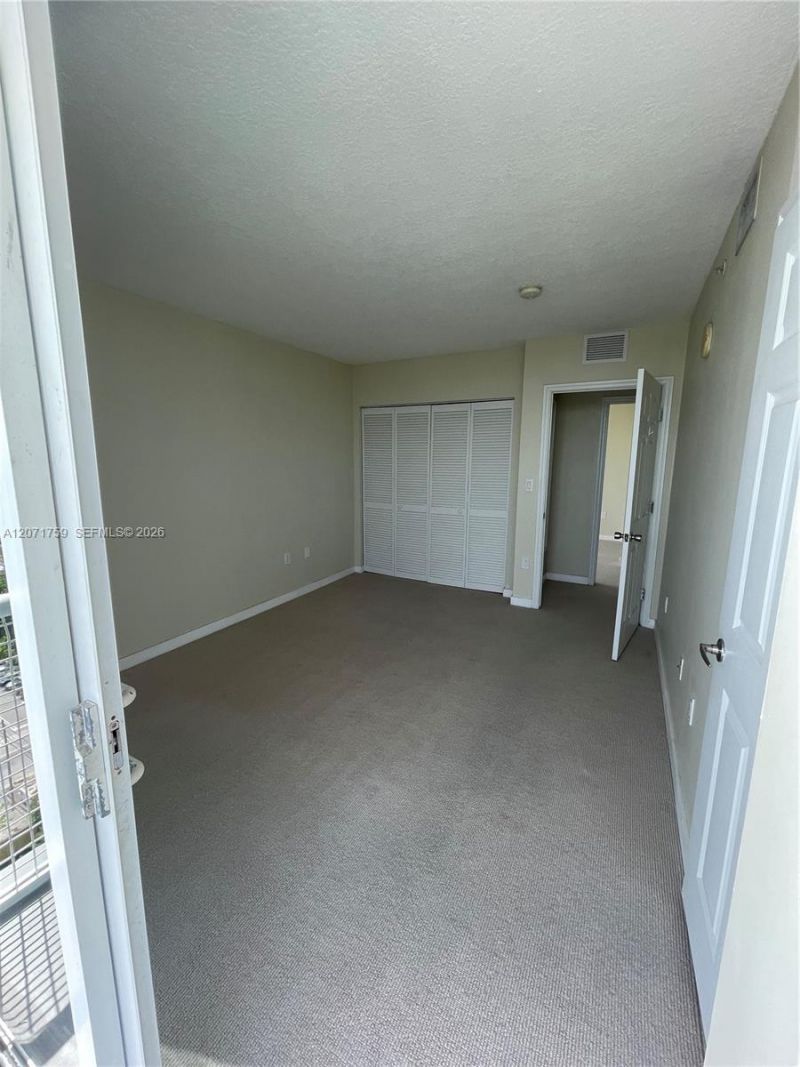 900 SW 8th St, Unit 1503, Miami, FL 33130 Photo