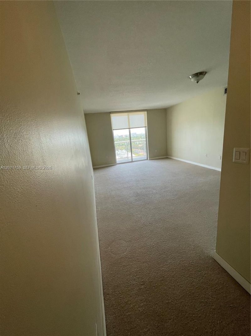 900 SW 8th St, Unit 1503, Miami, FL 33130 Photo