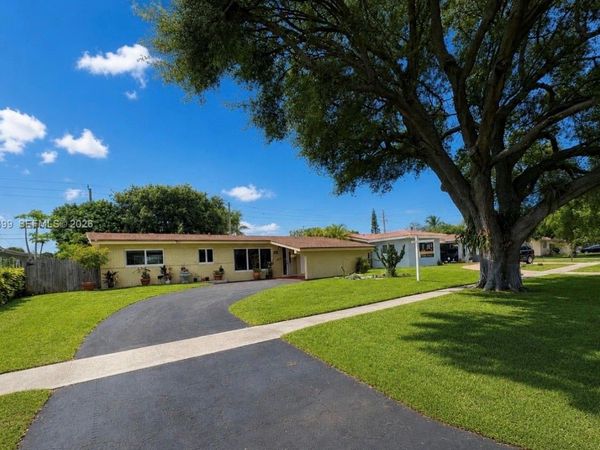 1812 N 45th Ave , Hollywood, FL 33021
