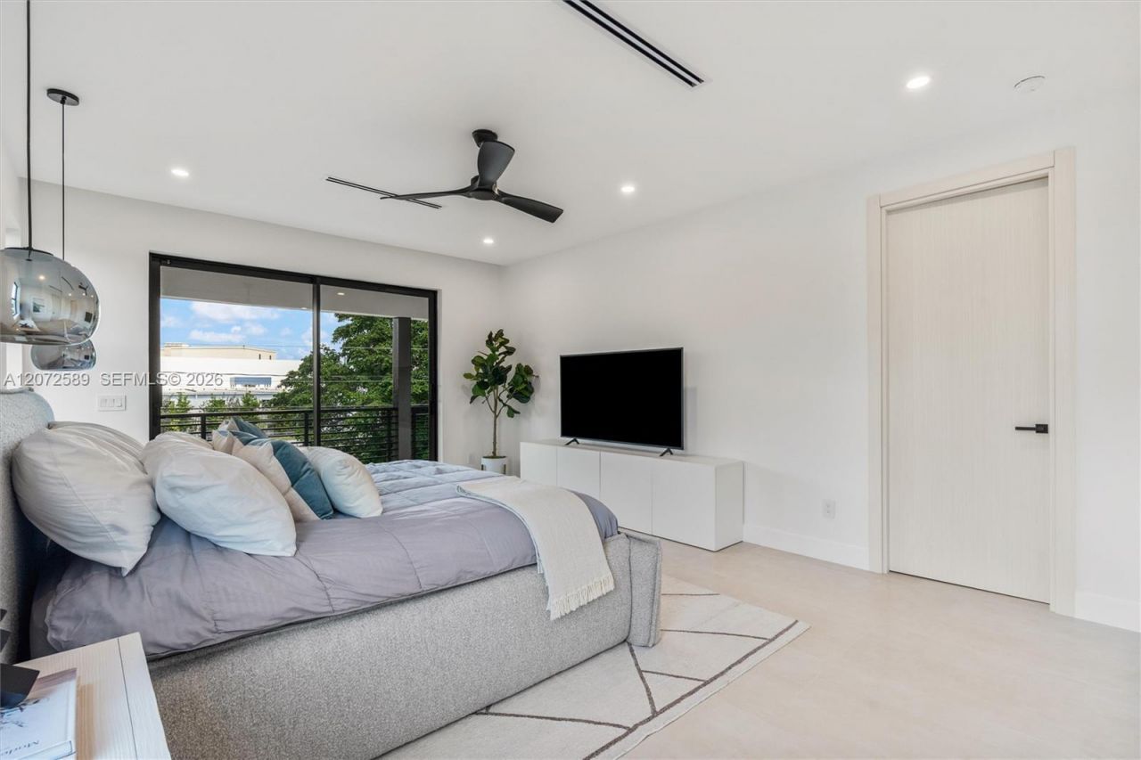 1319 NE 13th Ave , Unit 1319, Fort Lauderdale, FL 33304 Photo