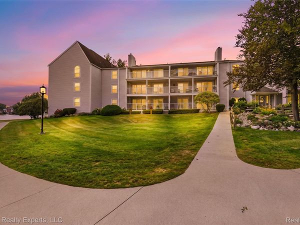3559 Port Cove Drive, Unit 27, Waterford Township, Mi 48328