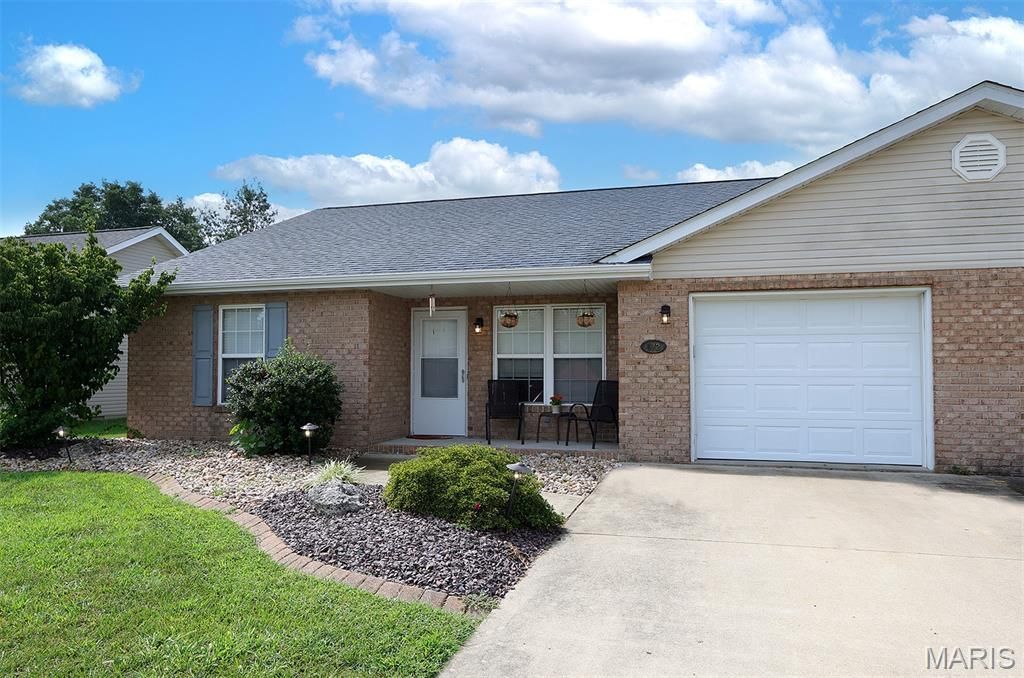 672 W 1st Street W, Aviston, IL 62216 Main Photo
