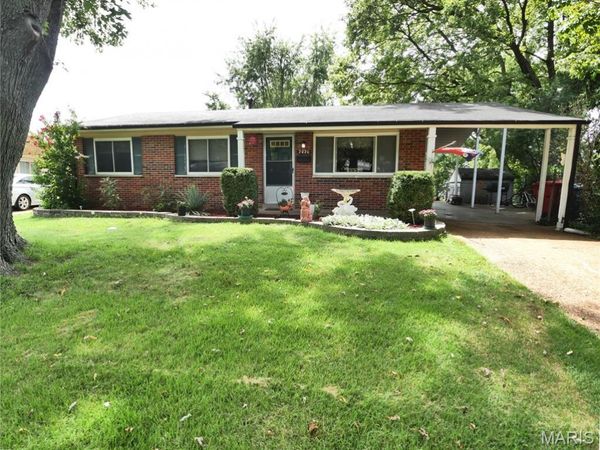 2020 Yaqui Drive, Florissant, MO 63031