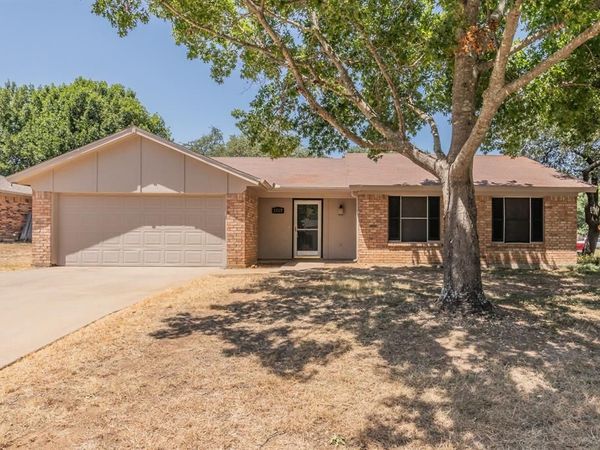 1517 Raintree Lane, Cleburne, TX 76033