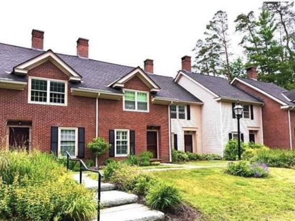 121 Townhouse Way, Unit 20, Woodstock, VT 05091
