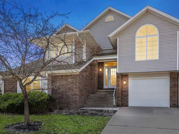 15 Camborne Cir, Iowa City, IA 52245