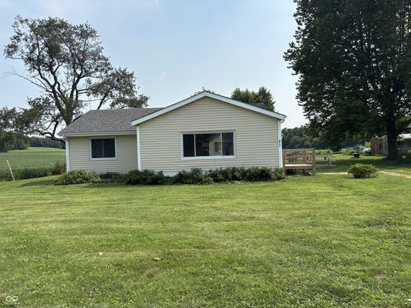 407 E Log Street , Carthage, IN 46115