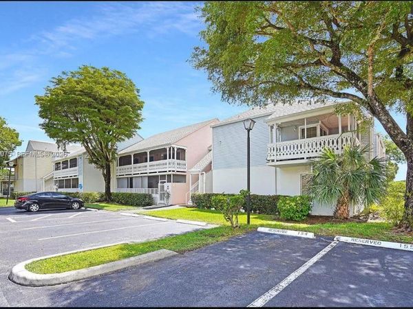 10521 Mahogany Key Cir , Unit 207, Miami, FL 33196
