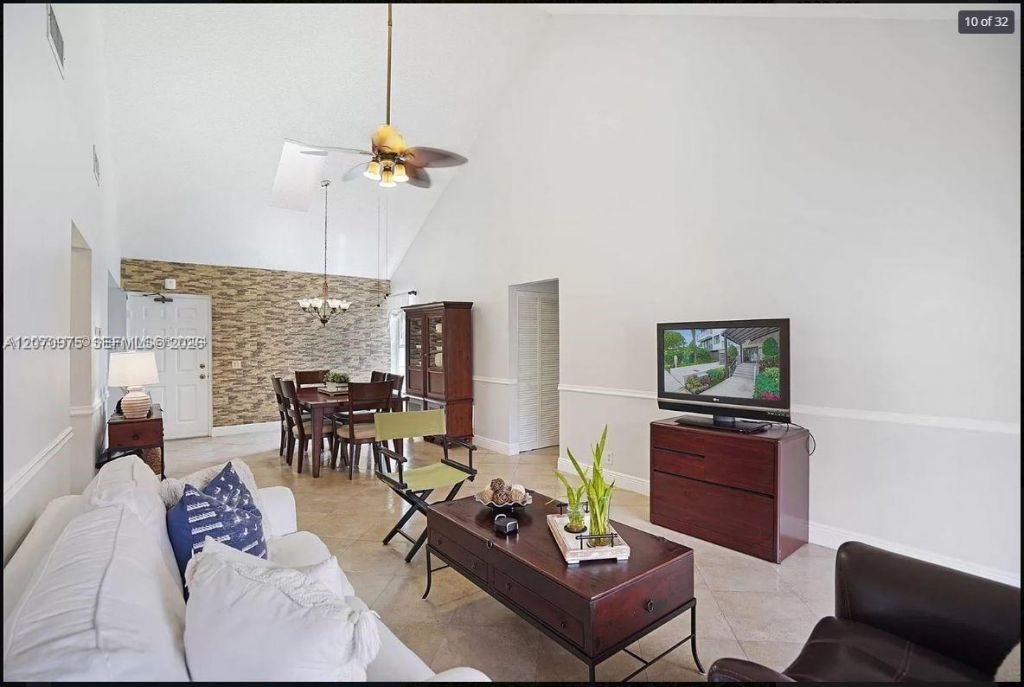 10521 Mahogany Key Cir , Unit 207, Miami, FL 33196 Photo