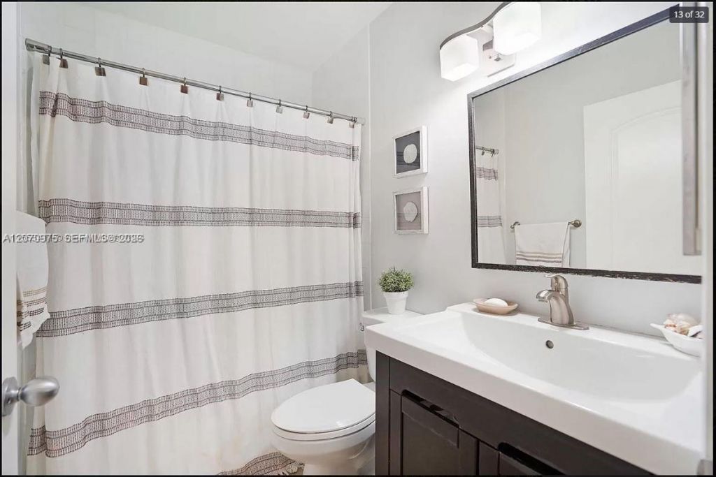 10521 Mahogany Key Cir , Unit 207, Miami, FL 33196 Photo