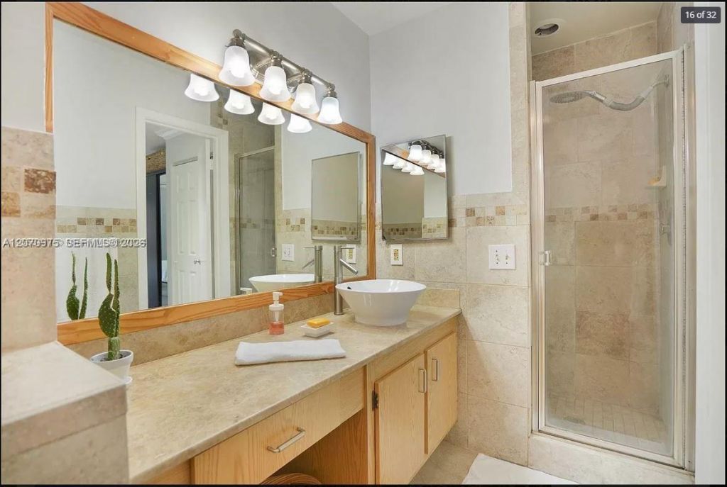 10521 Mahogany Key Cir , Unit 207, Miami, FL 33196 Photo