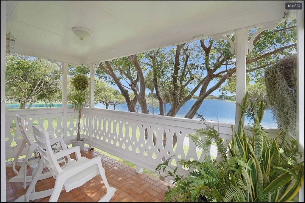 10521 Mahogany Key Cir , Unit 207, Miami, FL 33196 Photo