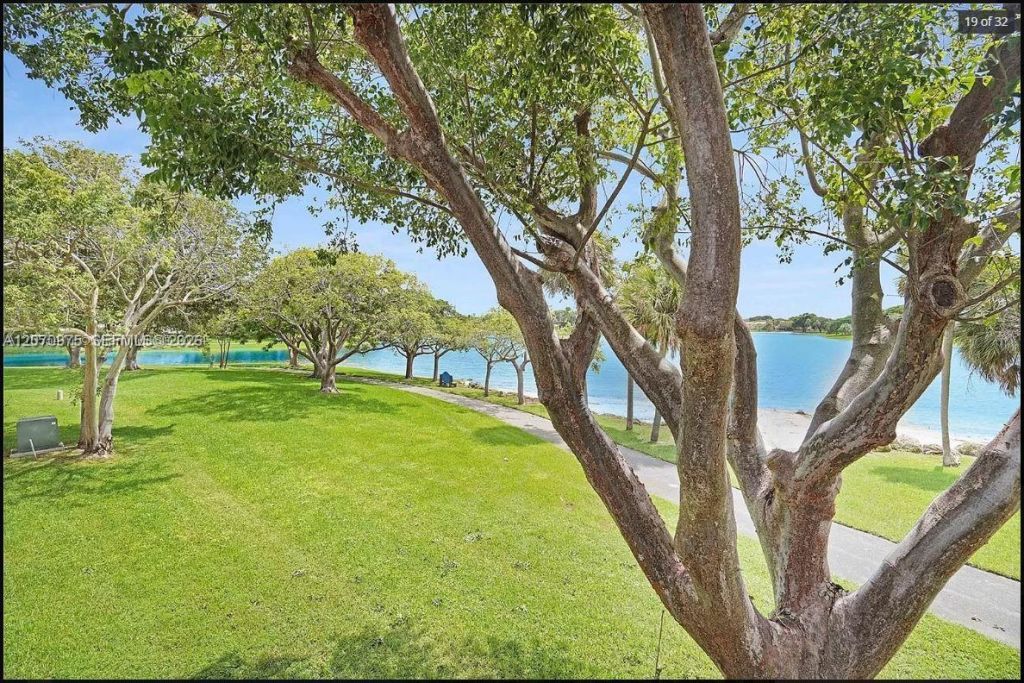 10521 Mahogany Key Cir , Unit 207, Miami, FL 33196 Photo