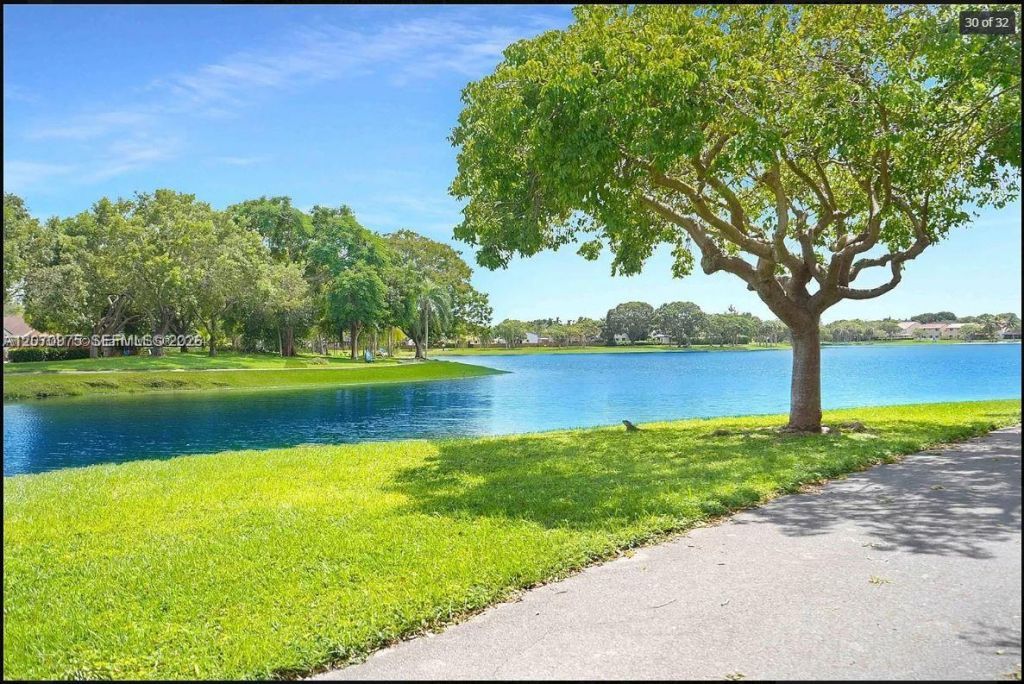 10521 Mahogany Key Cir , Unit 207, Miami, FL 33196 Photo