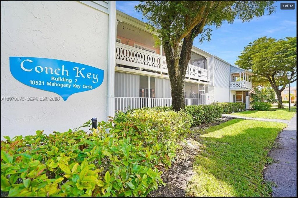 10521 Mahogany Key Cir , Unit 207, Miami, FL 33196 Photo