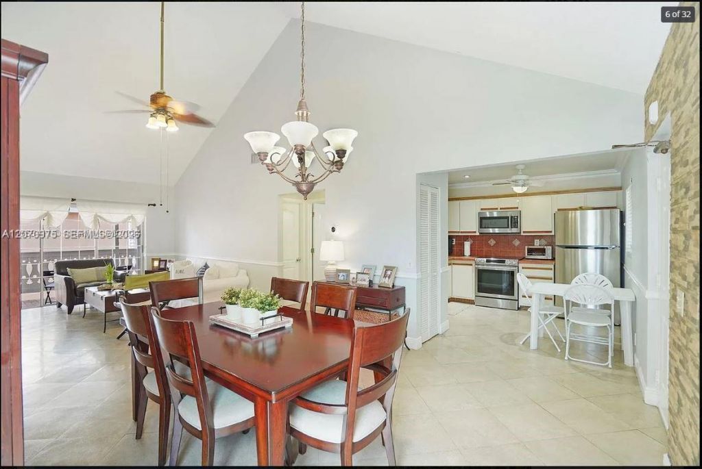 10521 Mahogany Key Cir , Unit 207, Miami, FL 33196 Photo