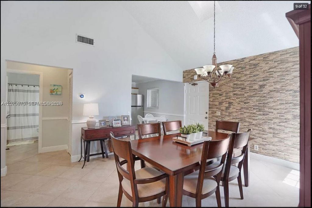 10521 Mahogany Key Cir , Unit 207, Miami, FL 33196 Photo