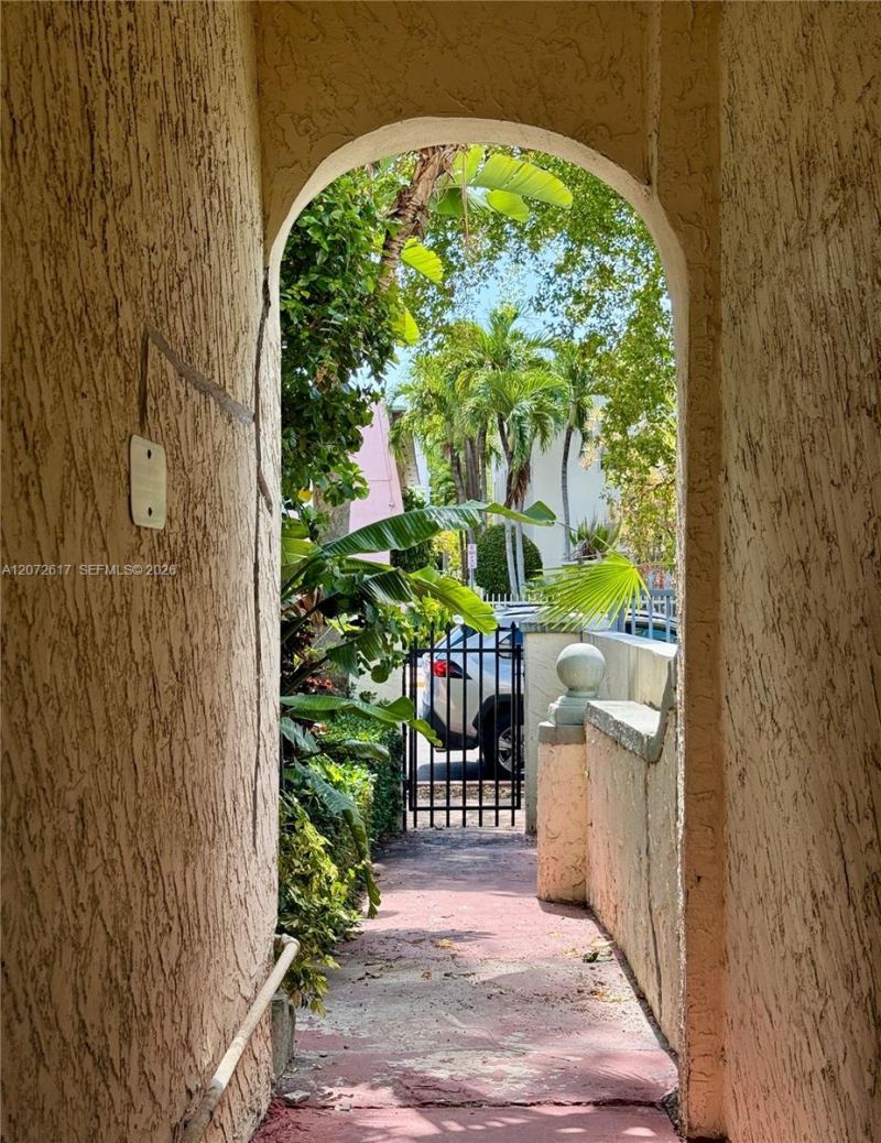 934 Michigan Ave , Unit 304, Miami Beach, FL 33139 Photo