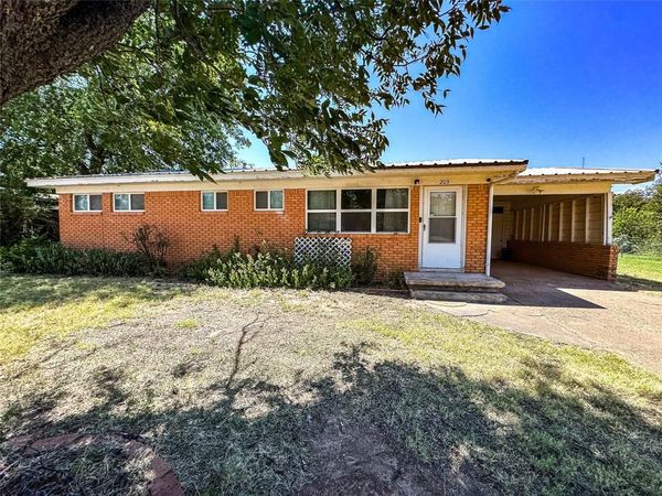 203 N Avenue M , Haskell, TX 79521
