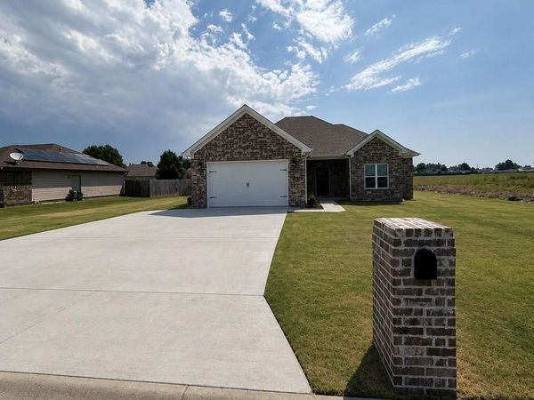 1285 Navajo Trail, Lonoke, AR 72086