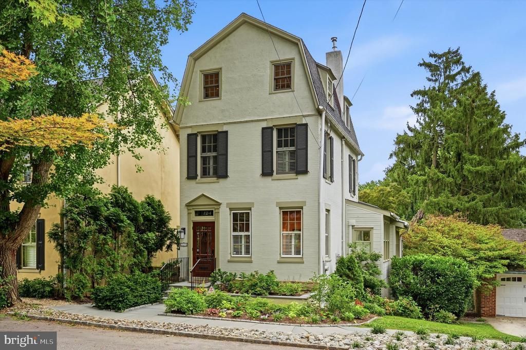 124 W Gravers Lane, Philadelphia, PA 19118 Main Photo