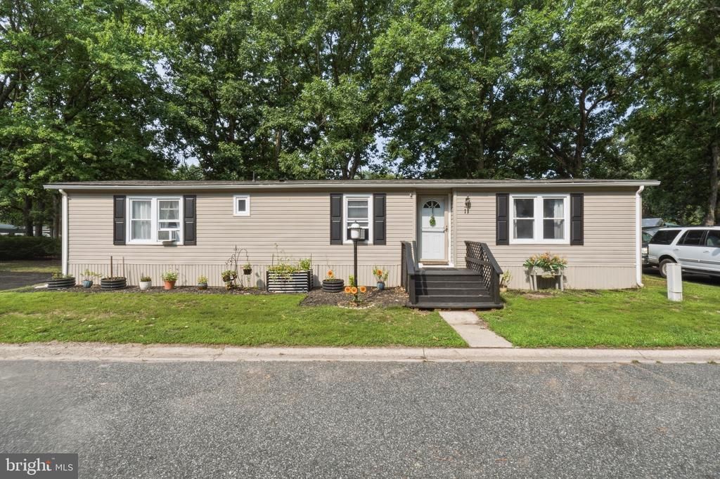 11 Hazelwood Drive, Elmer, NJ 08318 Main Photo