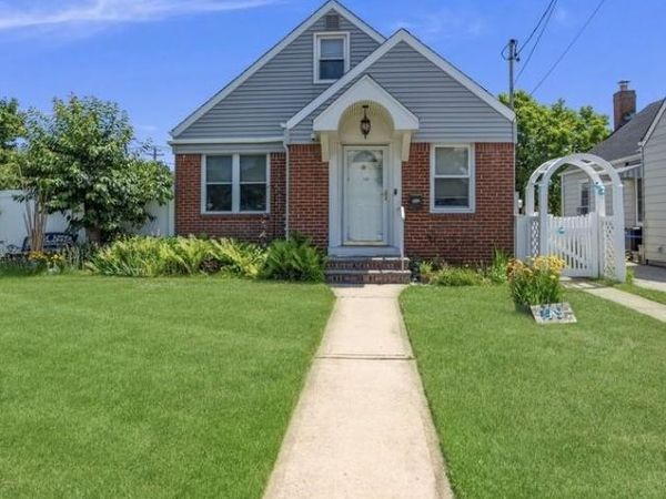 149 Arlington Street , Mineola, NY 11501