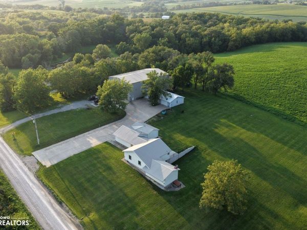 2960 160th Street, Riverside, IA 52327