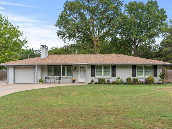 1630 East Drive, Bartlesville, OK 74006