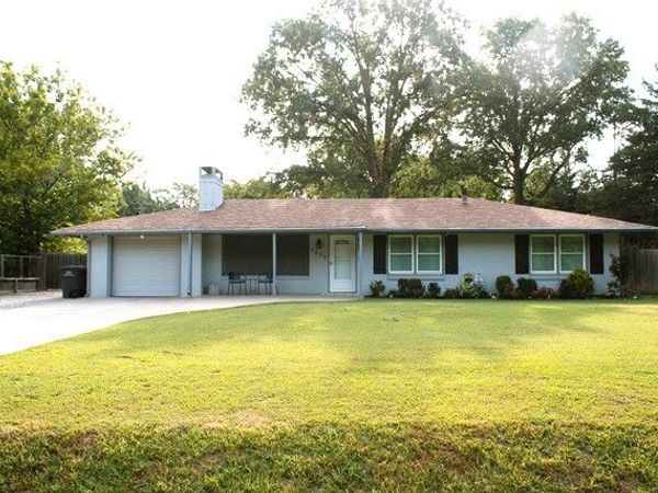 1630 East Drive , Bartlesville, OK 74006