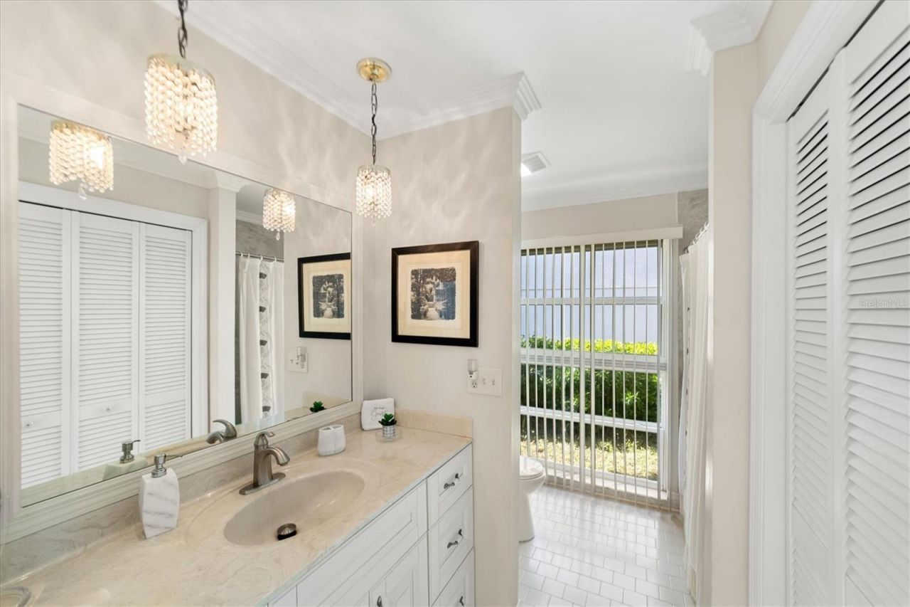 4937 Oxford Drive, Siesta Key, FL 34242 Photo