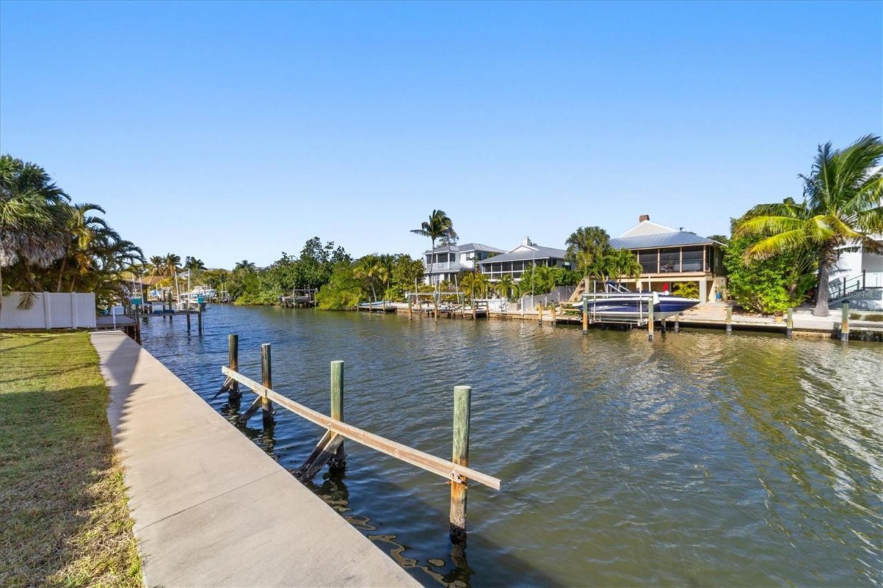 4937 Oxford Drive, Siesta Key, FL 34242 Photo