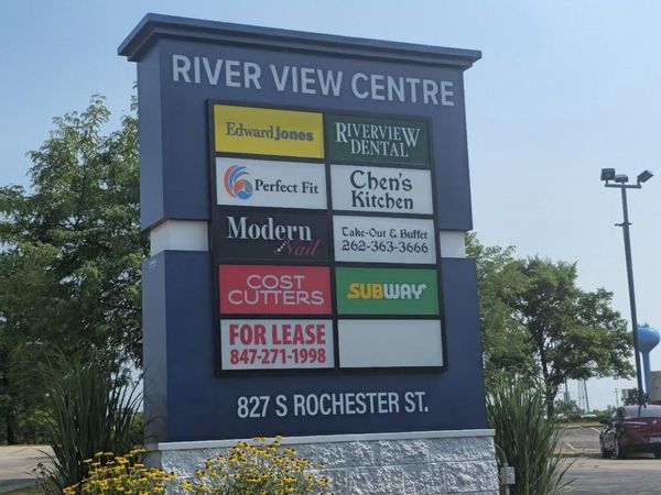 827 S Rochester STREET #107, Mukwonago, WI 53149