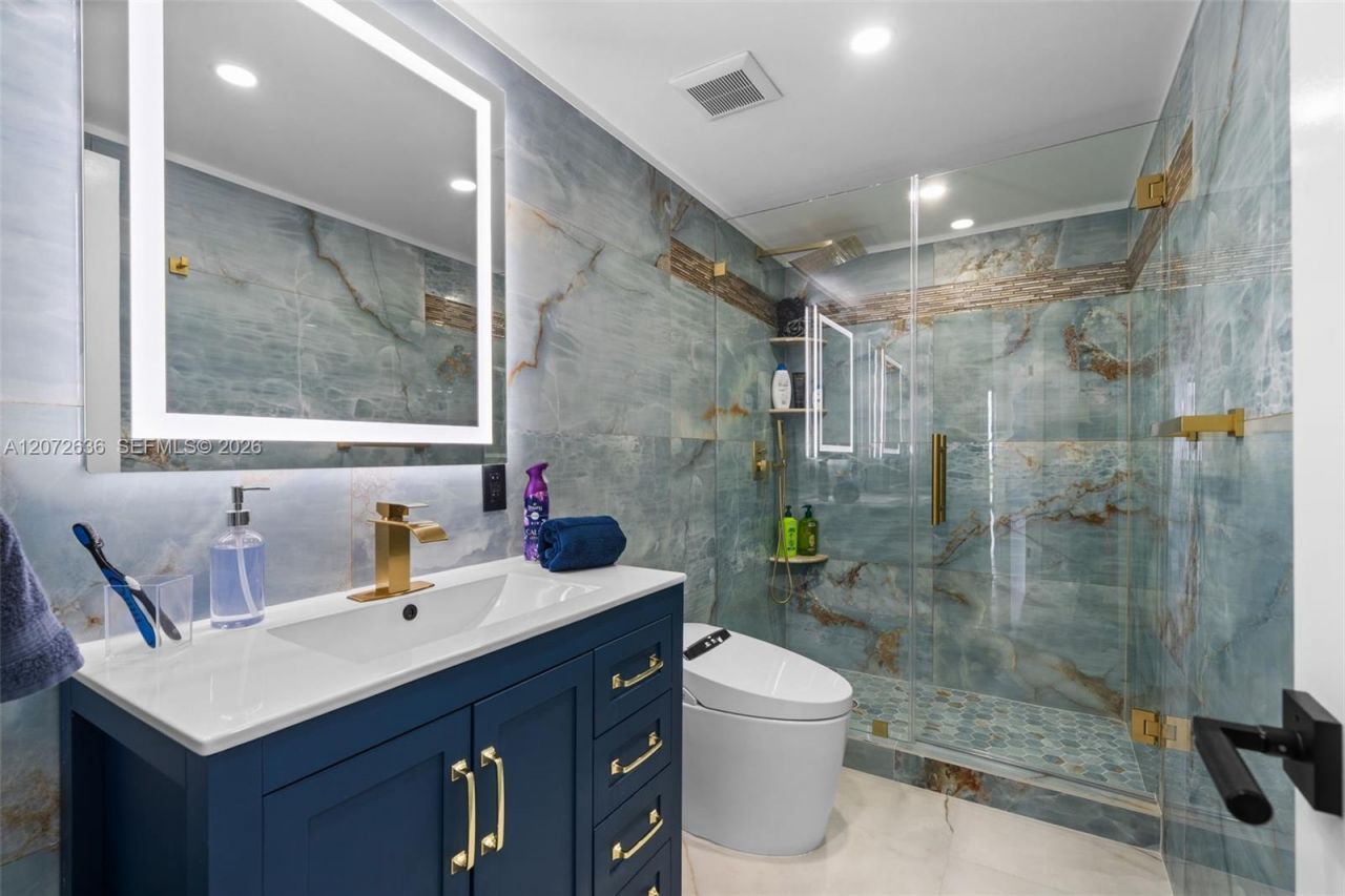 19380 Collins Ave , Unit 826, Sunny Isles Beach, FL 33160 Photo
