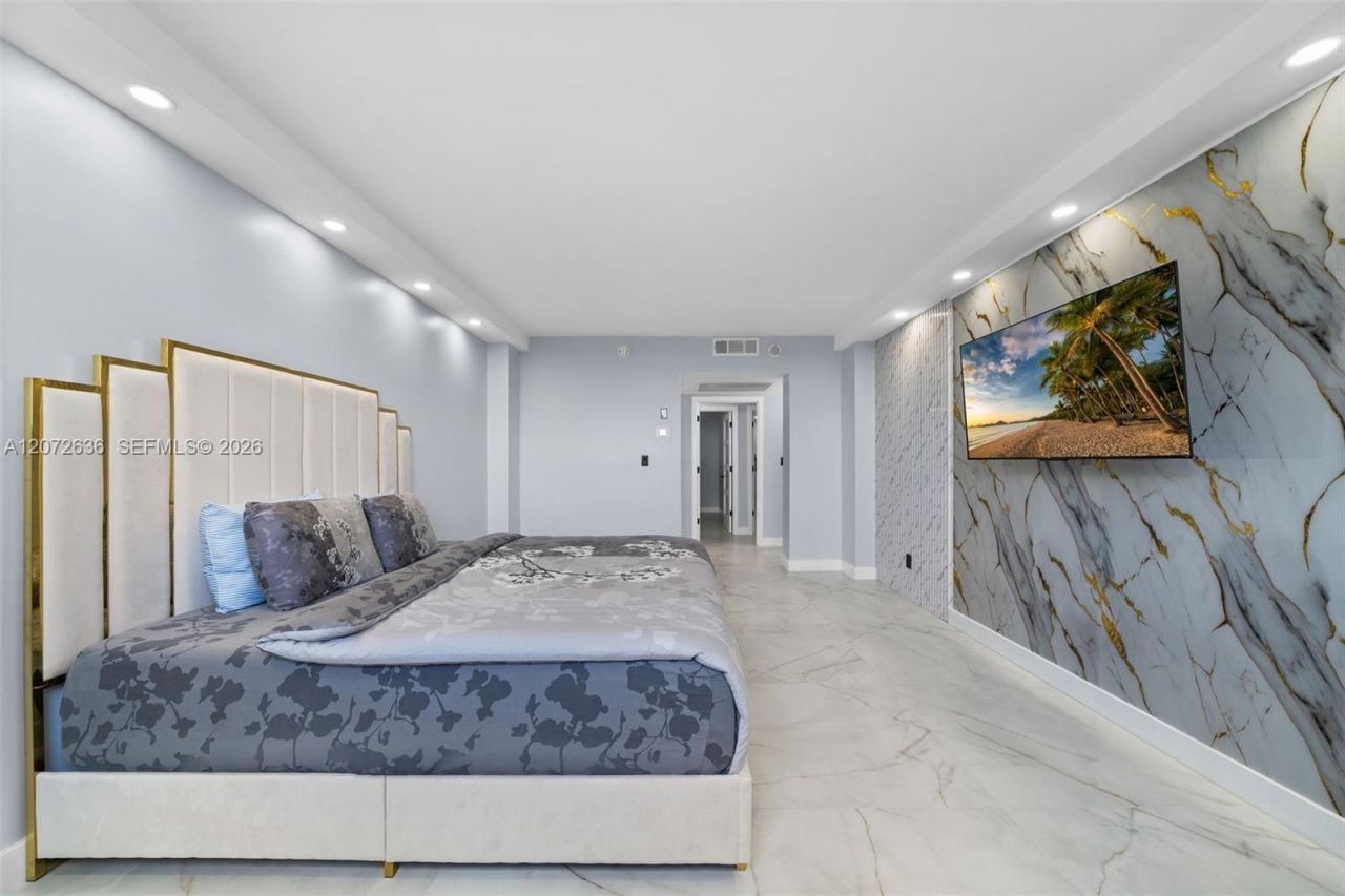19380 Collins Ave , Unit 826, Sunny Isles Beach, FL 33160 Photo