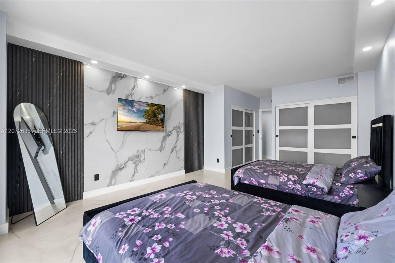 19380 Collins Ave , Unit 826, Sunny Isles Beach, FL 33160 Photo