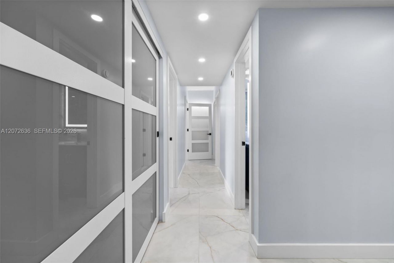 19380 Collins Ave , Unit 826, Sunny Isles Beach, FL 33160 Photo