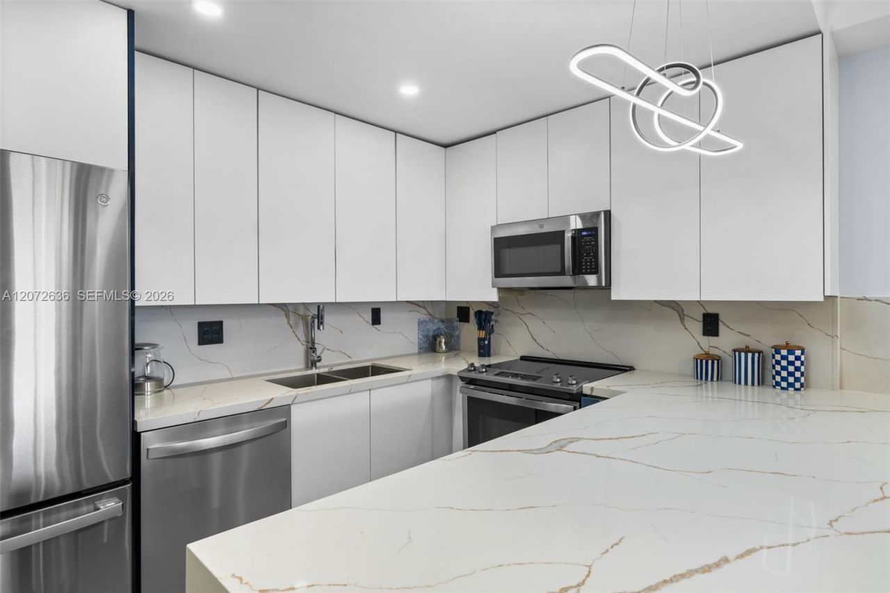 19380 Collins Ave , Unit 826, Sunny Isles Beach, FL 33160 Photo