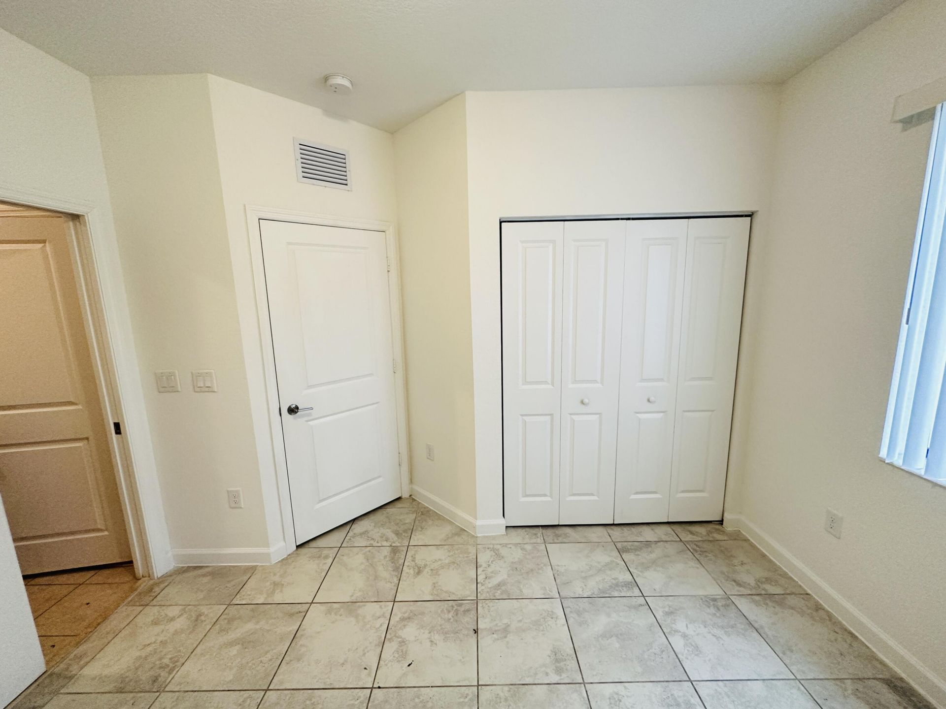 346 NE 208th Terrace, Miami, FL 33179 Photo