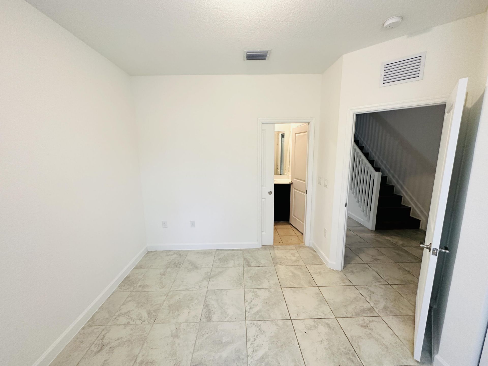 346 NE 208th Terrace, Miami, FL 33179 Photo