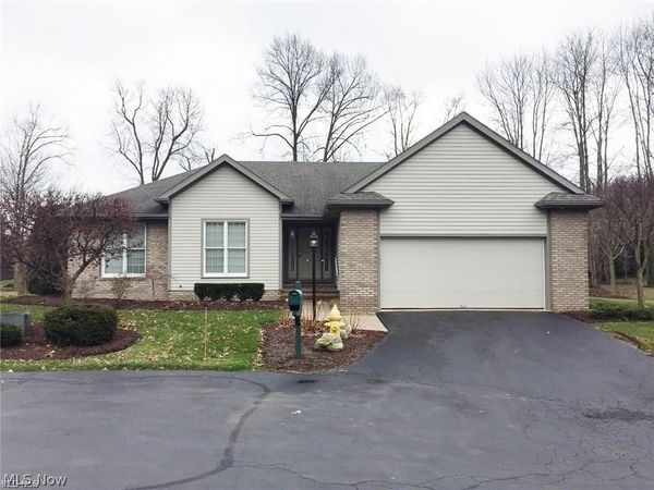 17 Masters Court NE, Warren, OH 44484