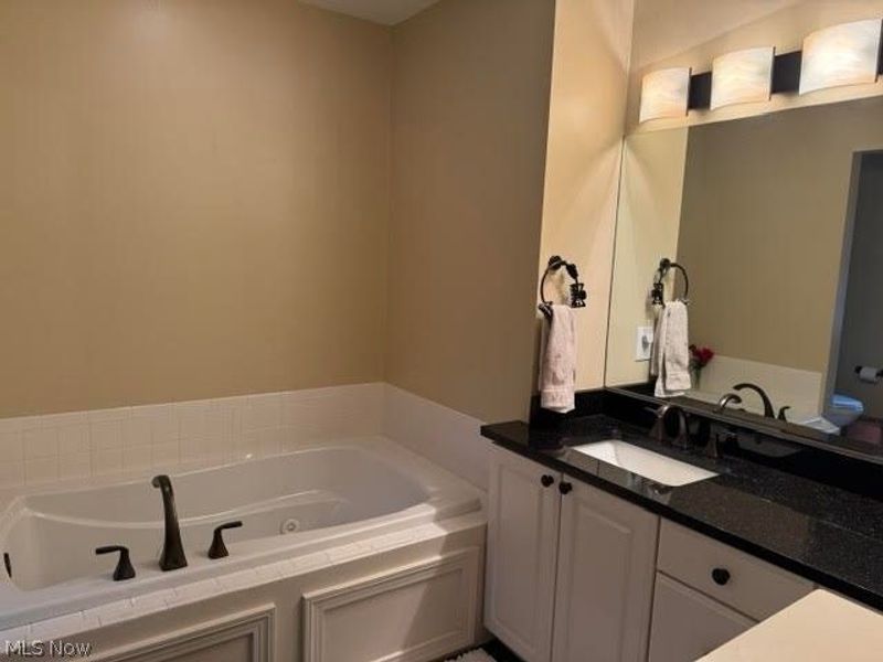 17 Masters Court NE, Warren, OH 44484 Photo 24