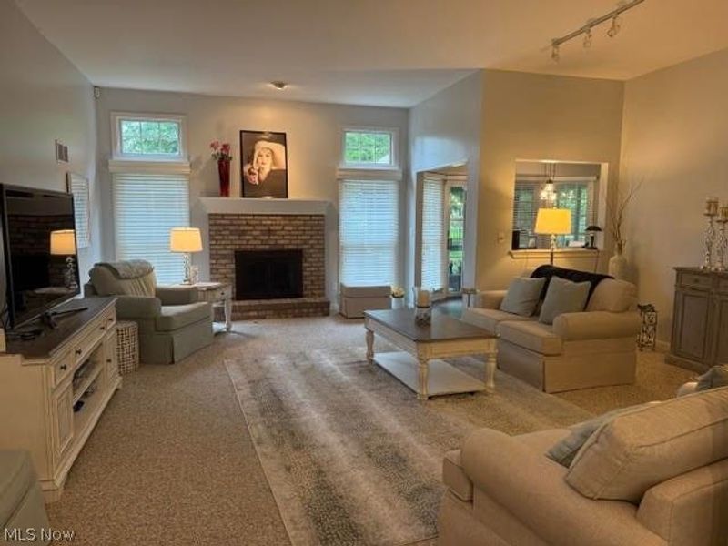 17 Masters Court NE, Warren, OH 44484 Photo 5