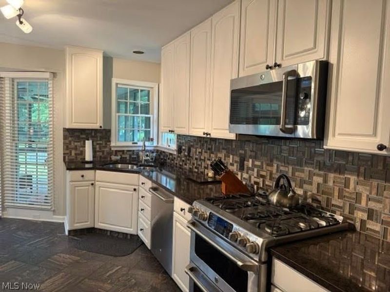 17 Masters Court NE, Warren, OH 44484 Photo 9