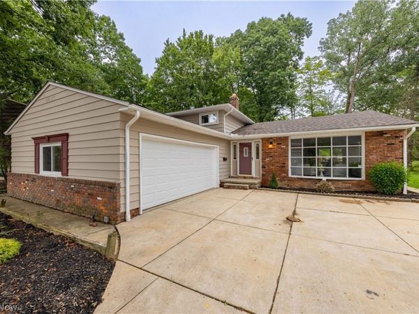 41 South Circle , Bedford, OH 44146
