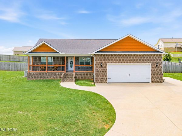 527 Low Valley Rd, Dandridge, TN 37725