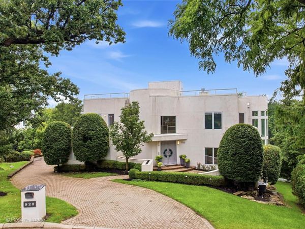 920 St Stephens Green , Oak Brook, IL 60523