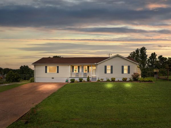 78 Patterson Cir , Mc Ewen, TN 37101